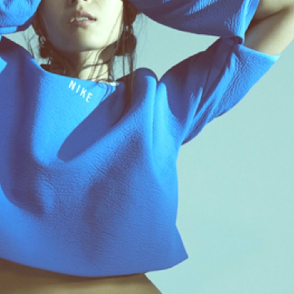 💙🫦💙• 💪🏻 NIKE x Tech x Showin’ Elbows … • 👅 💙👅